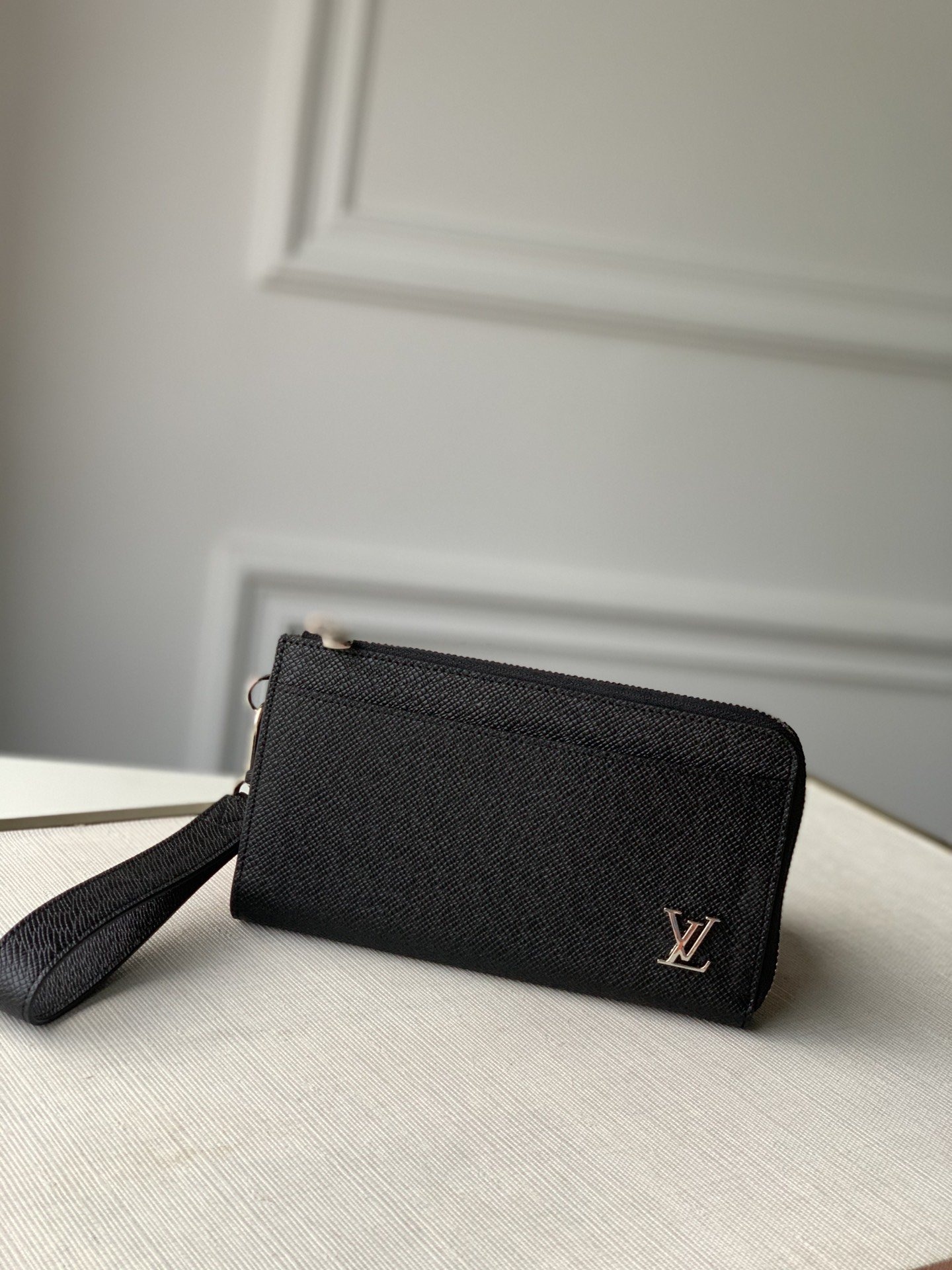 Louis Vuitton Zippy Drag